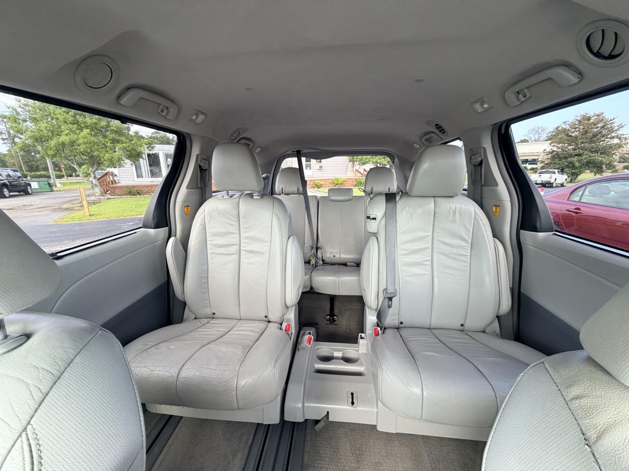 Toyota Sienna XLE FWD 8-Passenger V6 2013
