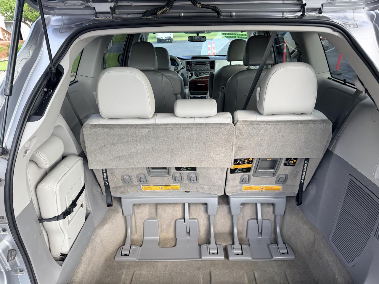 Toyota Sienna XLE FWD 8-Passenger V6 2013