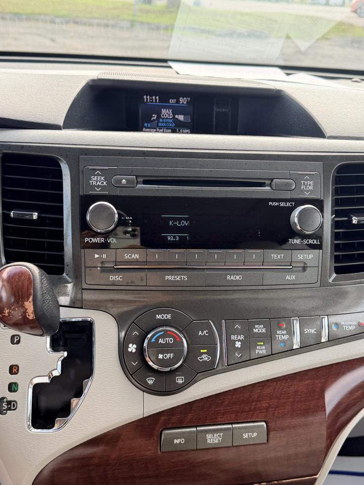 Toyota Sienna XLE FWD 8-Passenger V6 2013