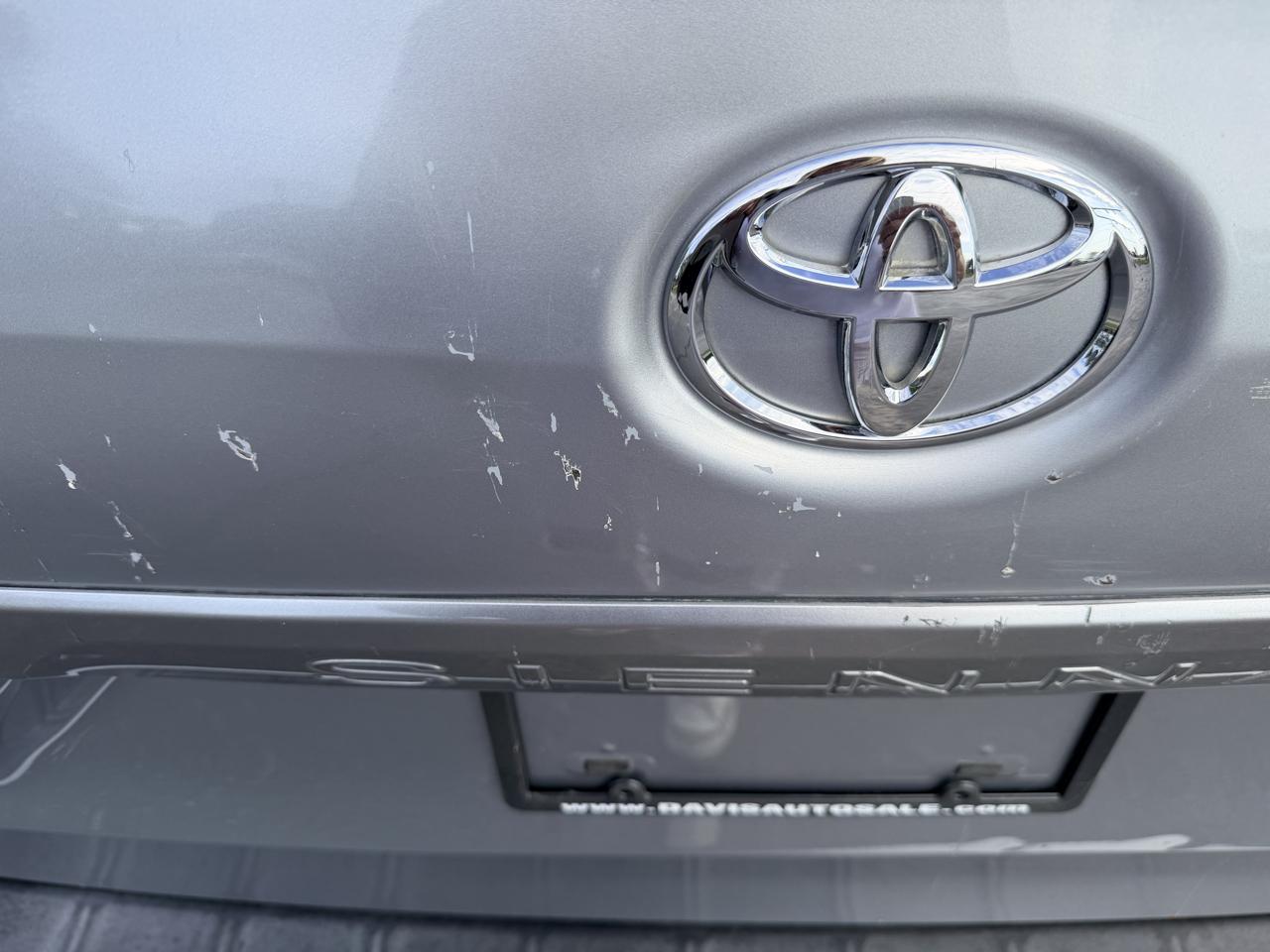 Toyota Sienna XLE FWD 8-Passenger V6 2013