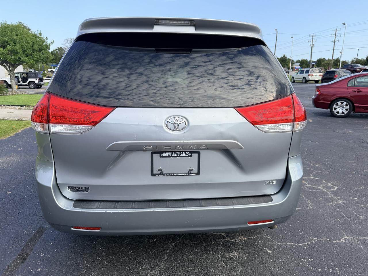 Toyota Sienna XLE FWD 8-Passenger V6 2013