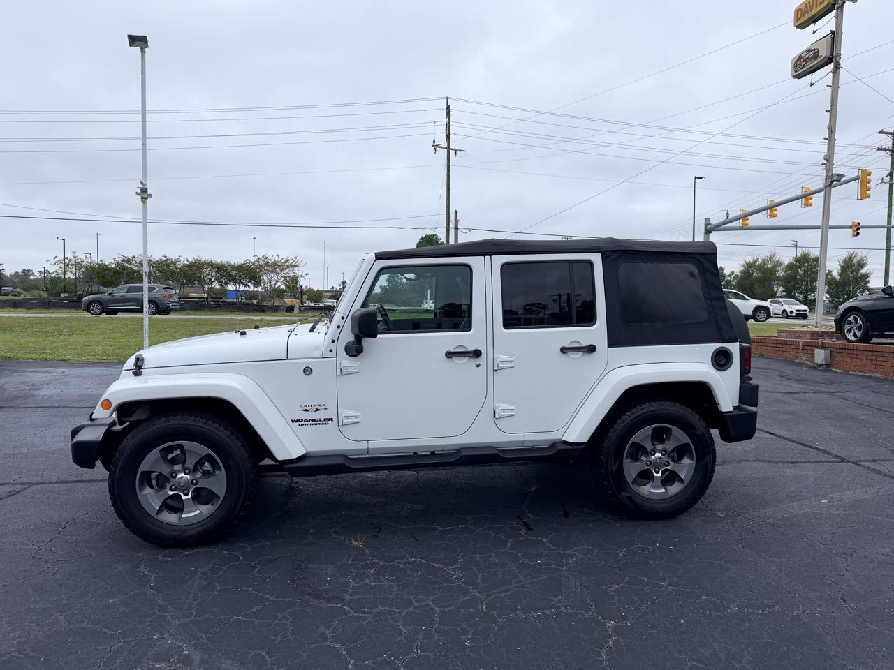 Jeep Wrangler Unlimited Sahara 4WD 2017