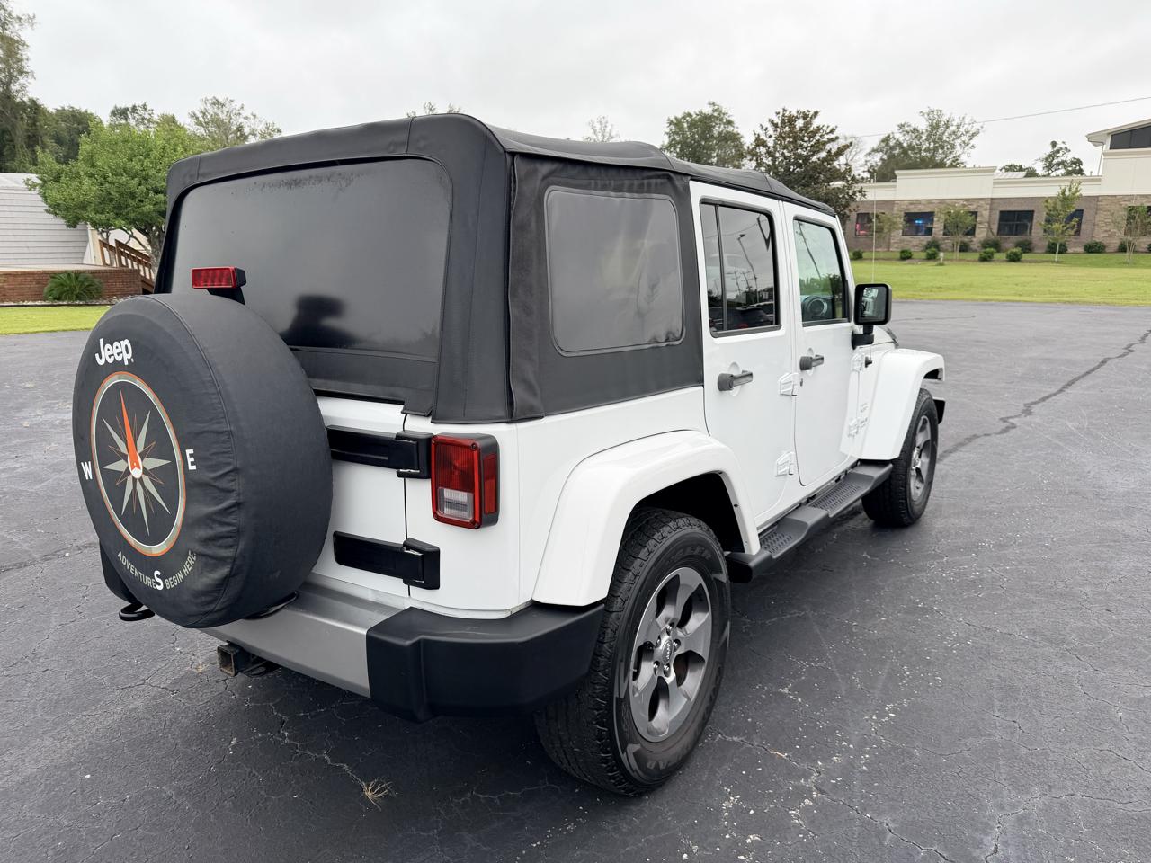 Jeep Wrangler Unlimited Sahara 4WD 2017