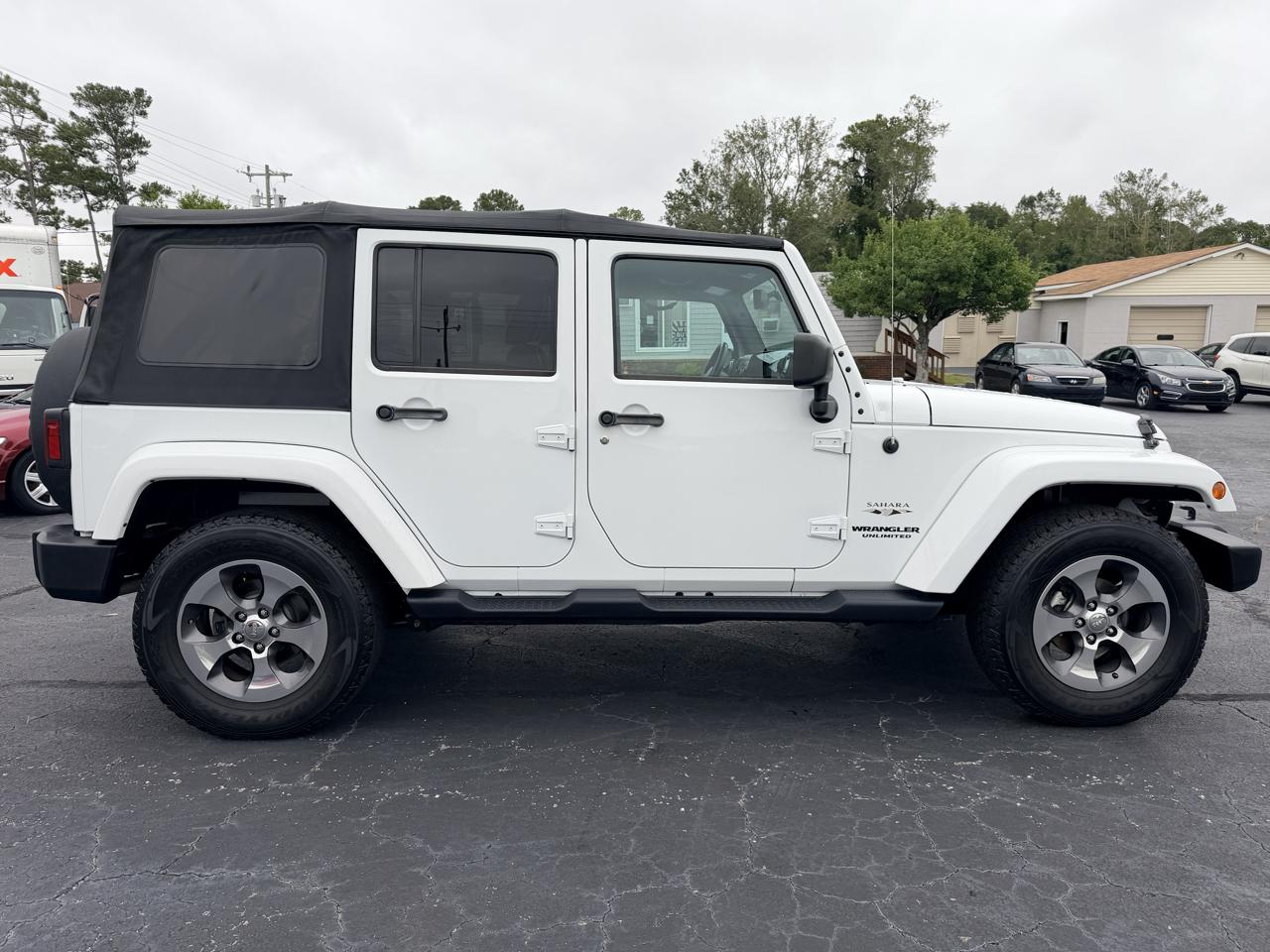 Jeep Wrangler Unlimited Sahara 4WD 2017