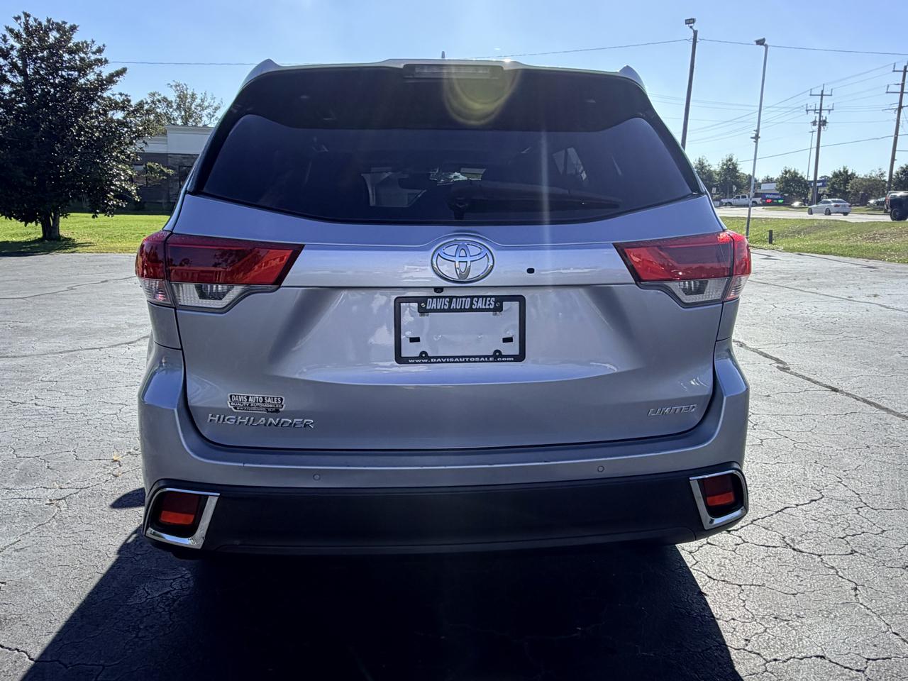 Toyota Highlander Limited Platinum FWD V6 2017