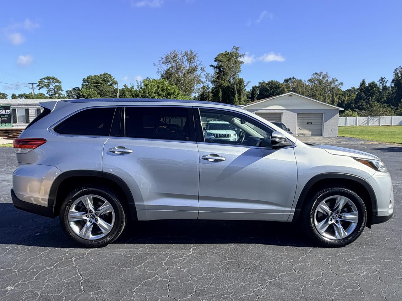 Toyota Highlander Limited Platinum FWD V6 2017