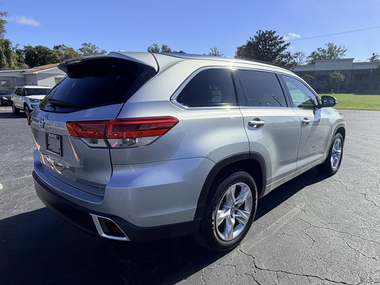 Toyota Highlander Limited Platinum FWD V6 2017