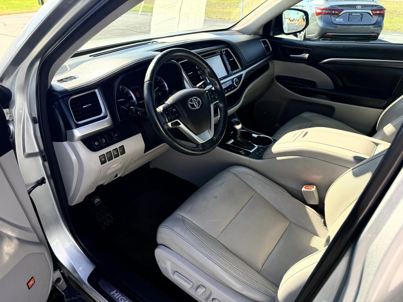 Toyota Highlander Limited Platinum FWD V6 2017