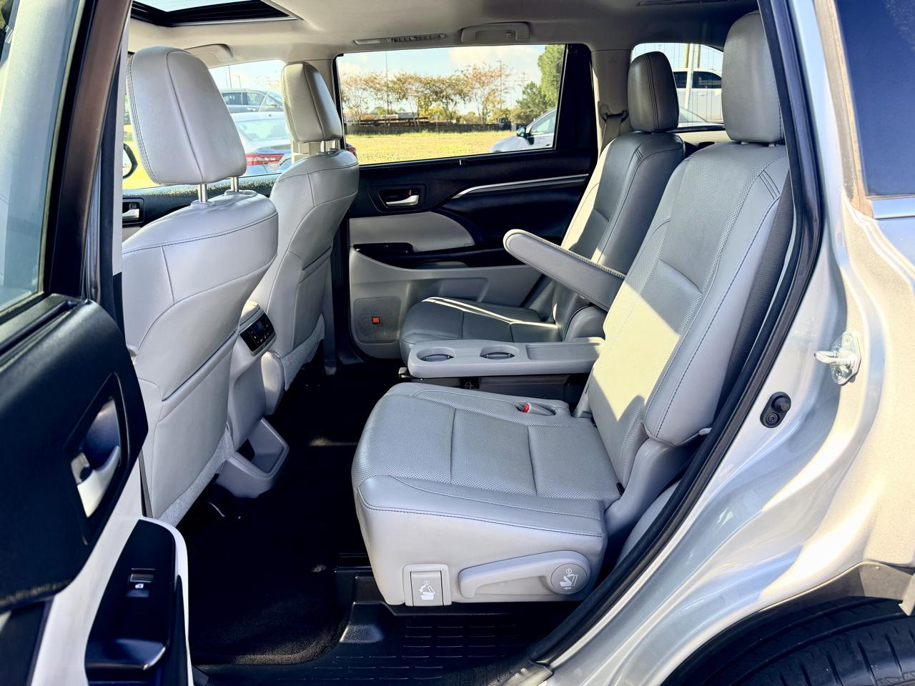 Toyota Highlander Limited Platinum FWD V6 2017