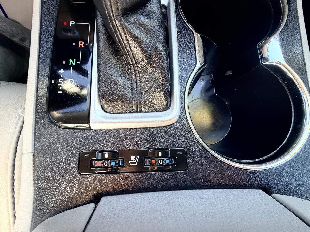 Toyota Highlander Limited Platinum FWD V6 2017