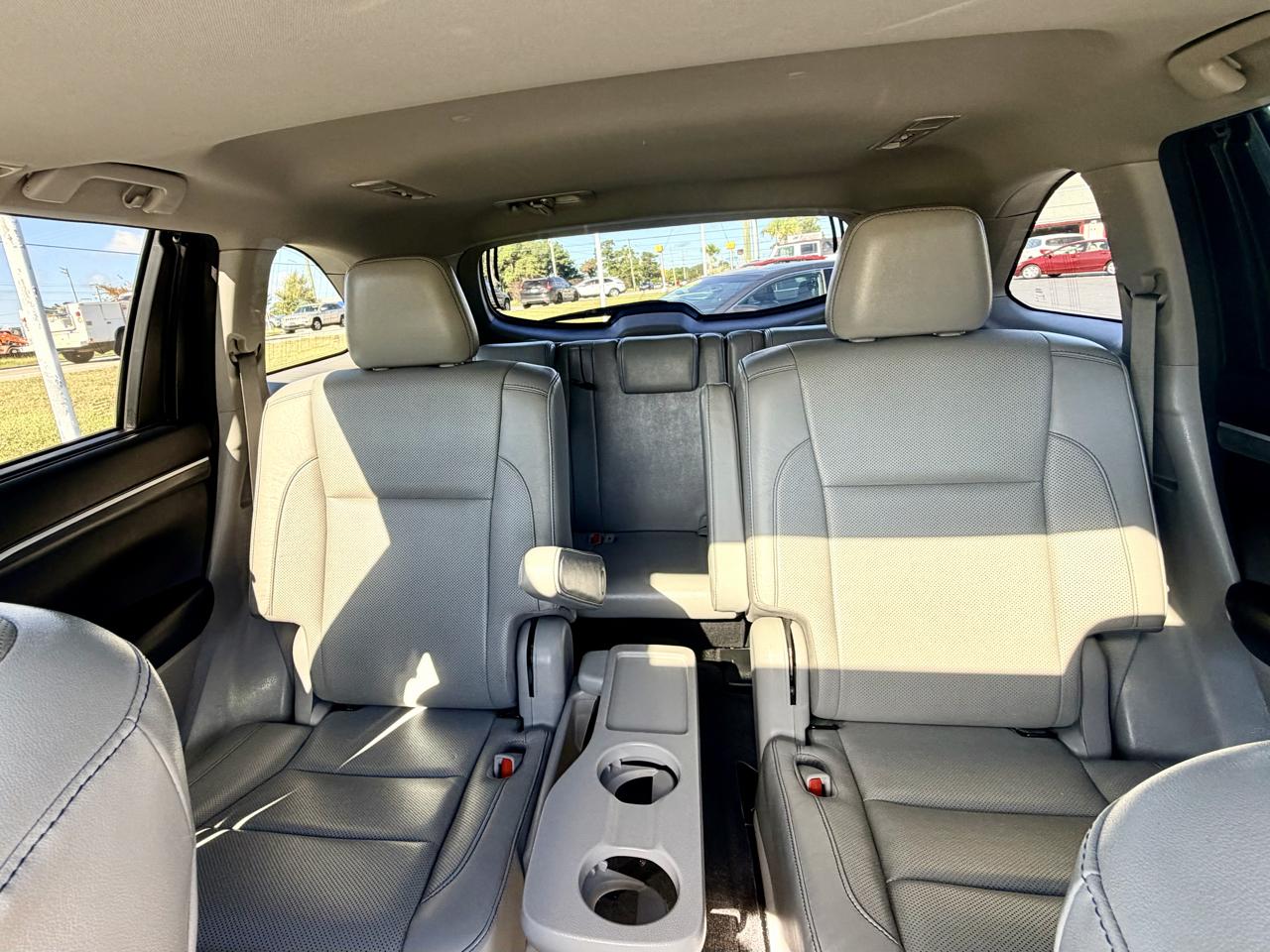 Toyota Highlander Limited Platinum FWD V6 2017