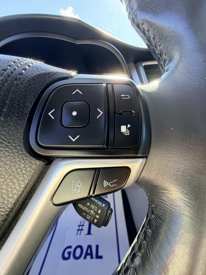 Toyota Highlander Limited Platinum FWD V6 2017