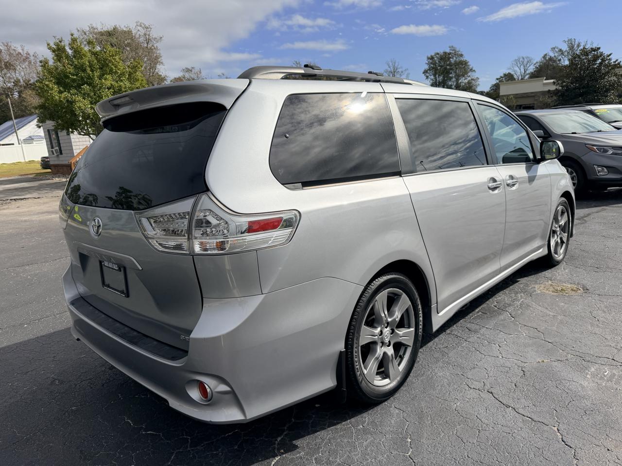 Toyota Sienna SE Premium FWD 8-Passenger V6 2017