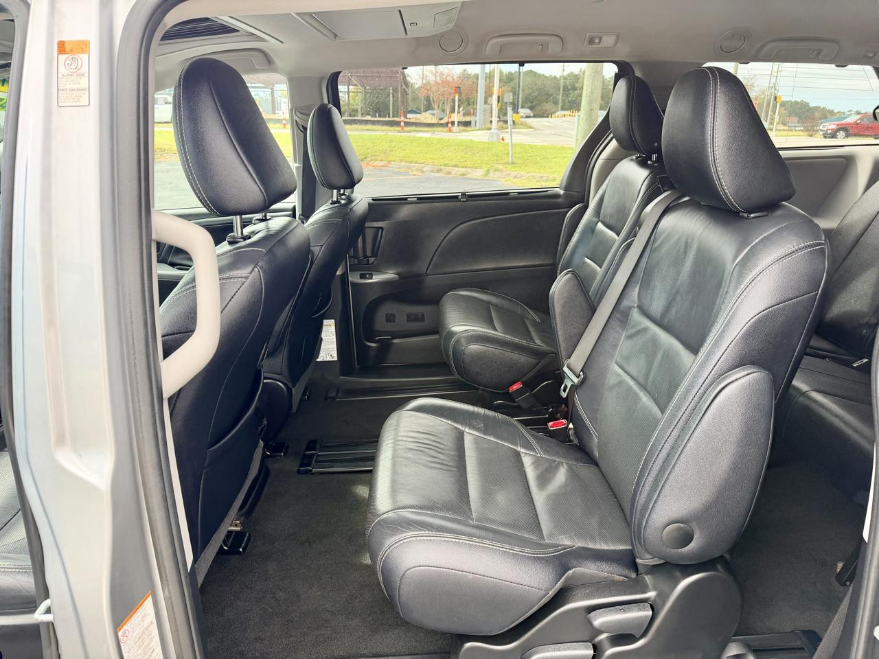 Toyota Sienna SE Premium FWD 8-Passenger V6 2017