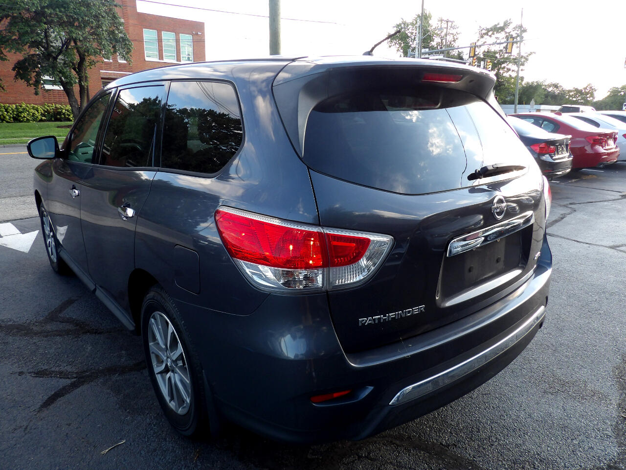 2013 Nissan Pathfinder S photo 3