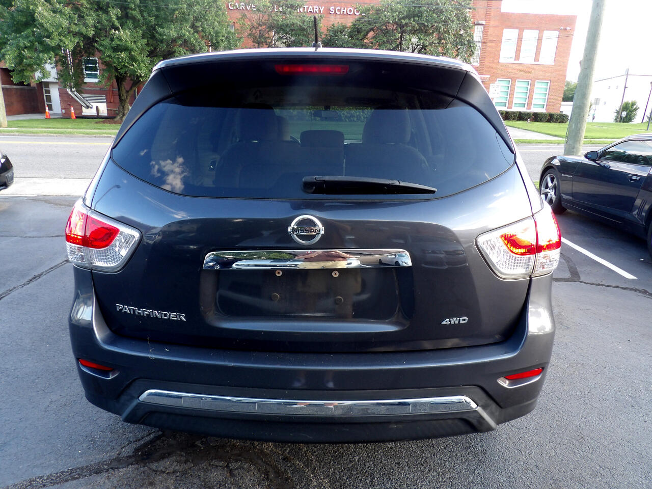 2013 Nissan Pathfinder S photo 4