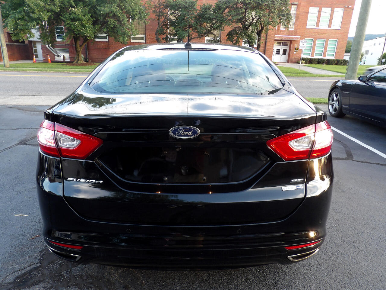 2016 Ford Fusion SE photo 4
