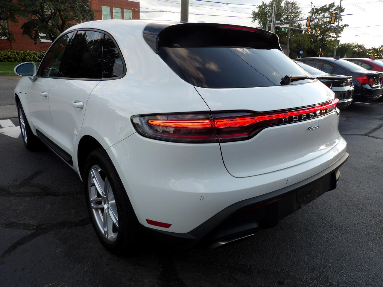 2023 Porsche Macan T photo 3