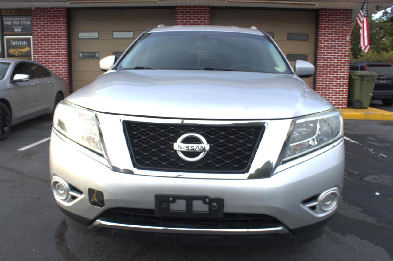 2014 Nissan Pathfinder SV photo 2