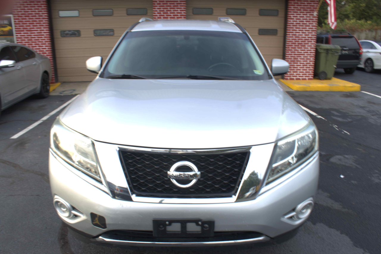 2014 Nissan Pathfinder SV photo 3