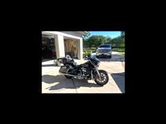 2017 Harley-Davidson FLHTCU 