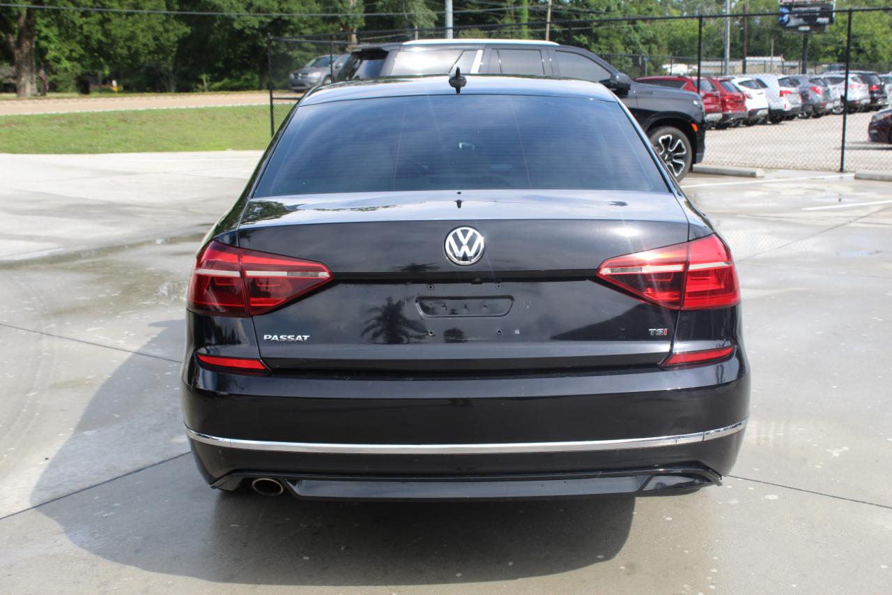 Volkswagen Passat R-Line w/Comfort Pkg Auto 2017