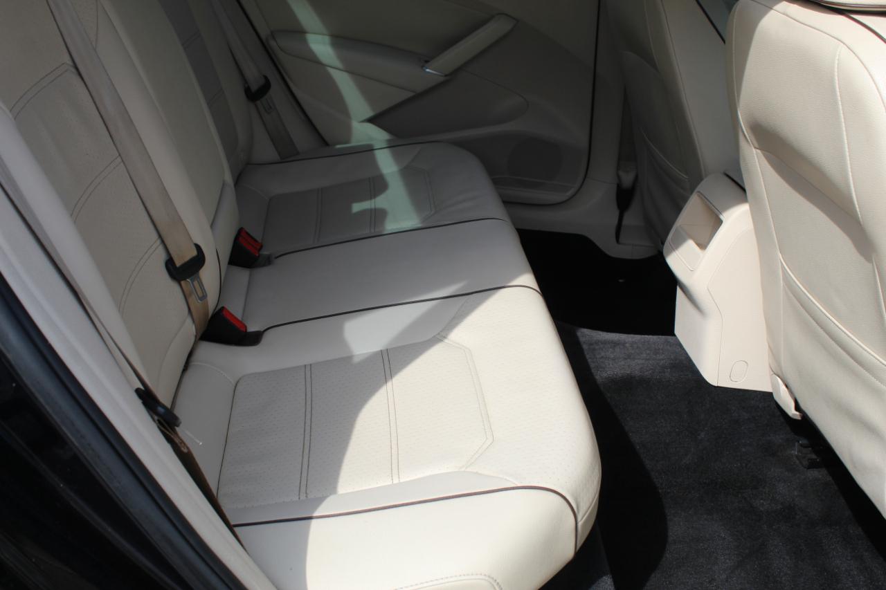 Volkswagen Passat R-Line w/Comfort Pkg Auto 2017