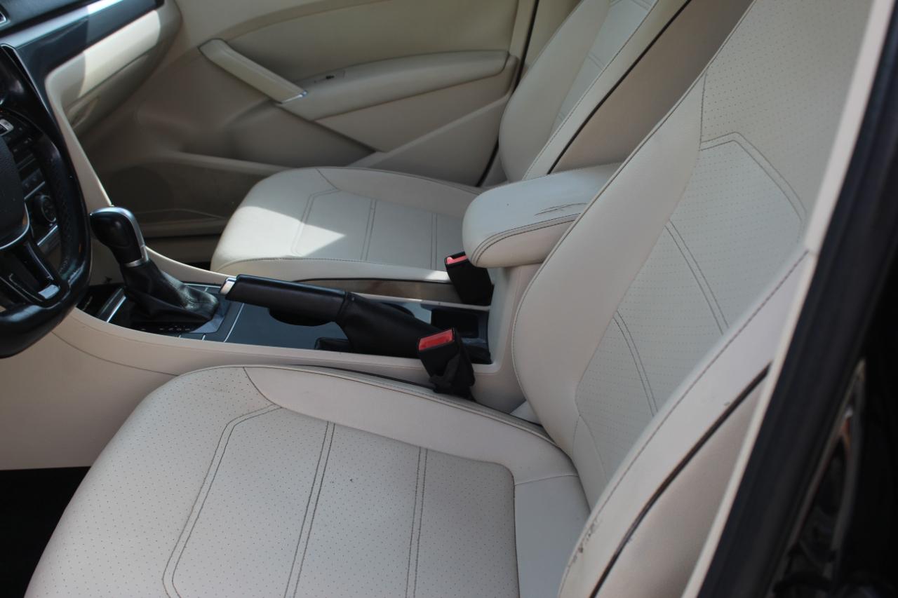 Volkswagen Passat R-Line w/Comfort Pkg Auto 2017