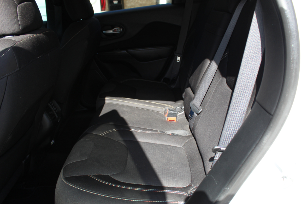 2015 Jeep Cherokee Latitude photo 12