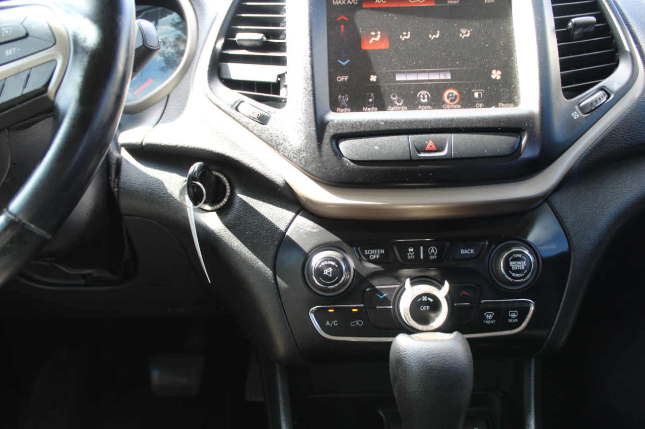 2015 Jeep Cherokee Latitude photo 14