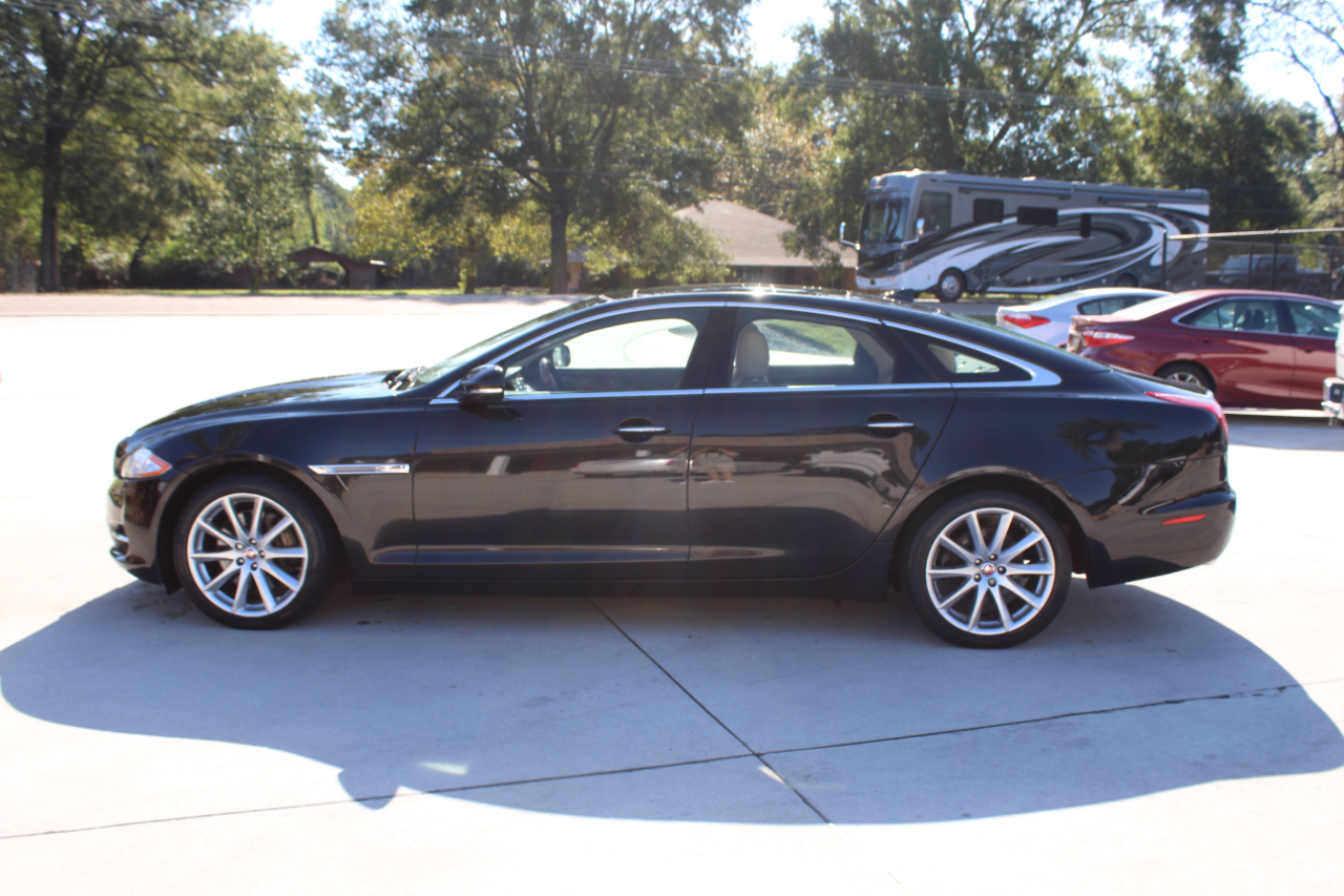 2015 Jaguar XJ photo 2