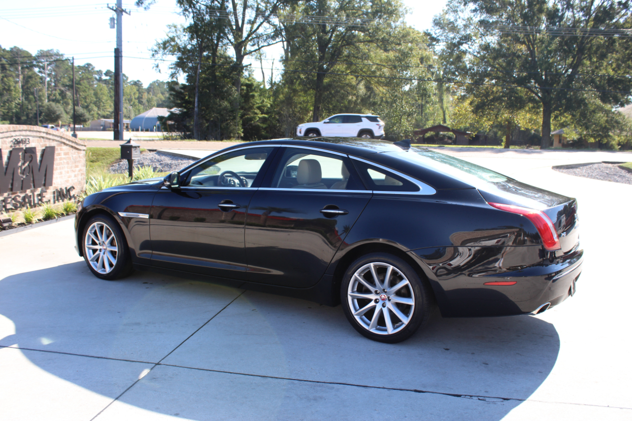 2015 Jaguar XJ photo 3
