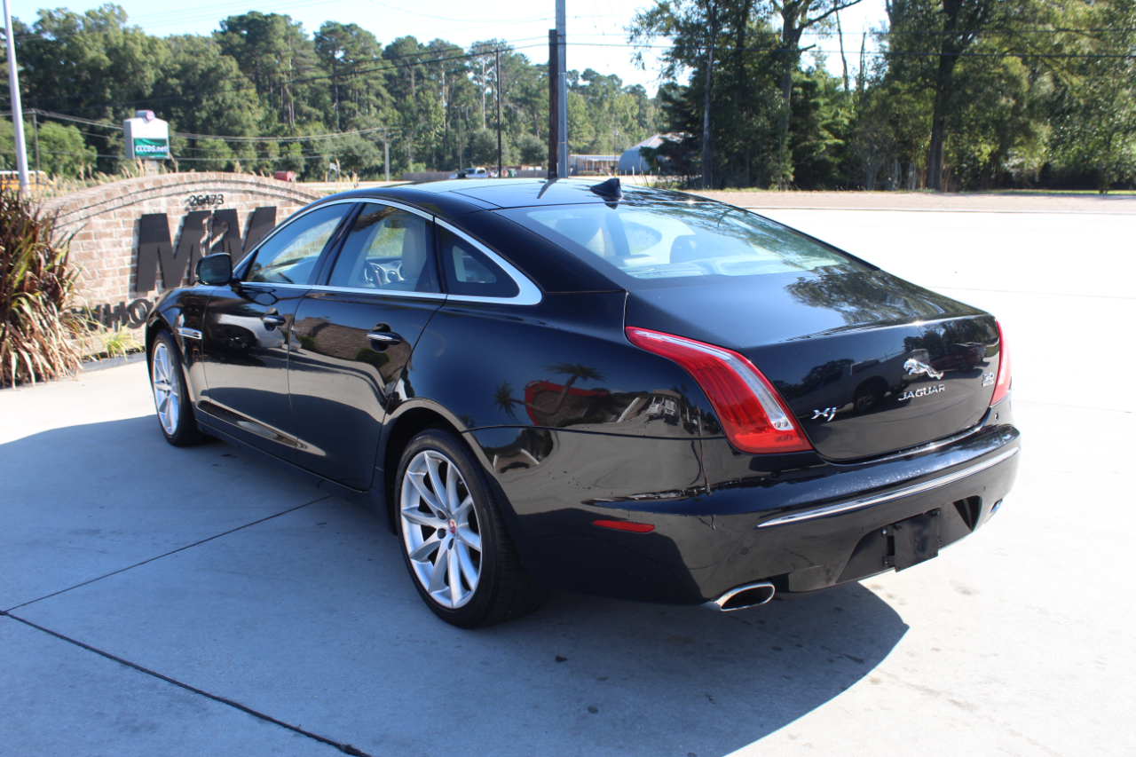 2015 Jaguar XJ photo 4