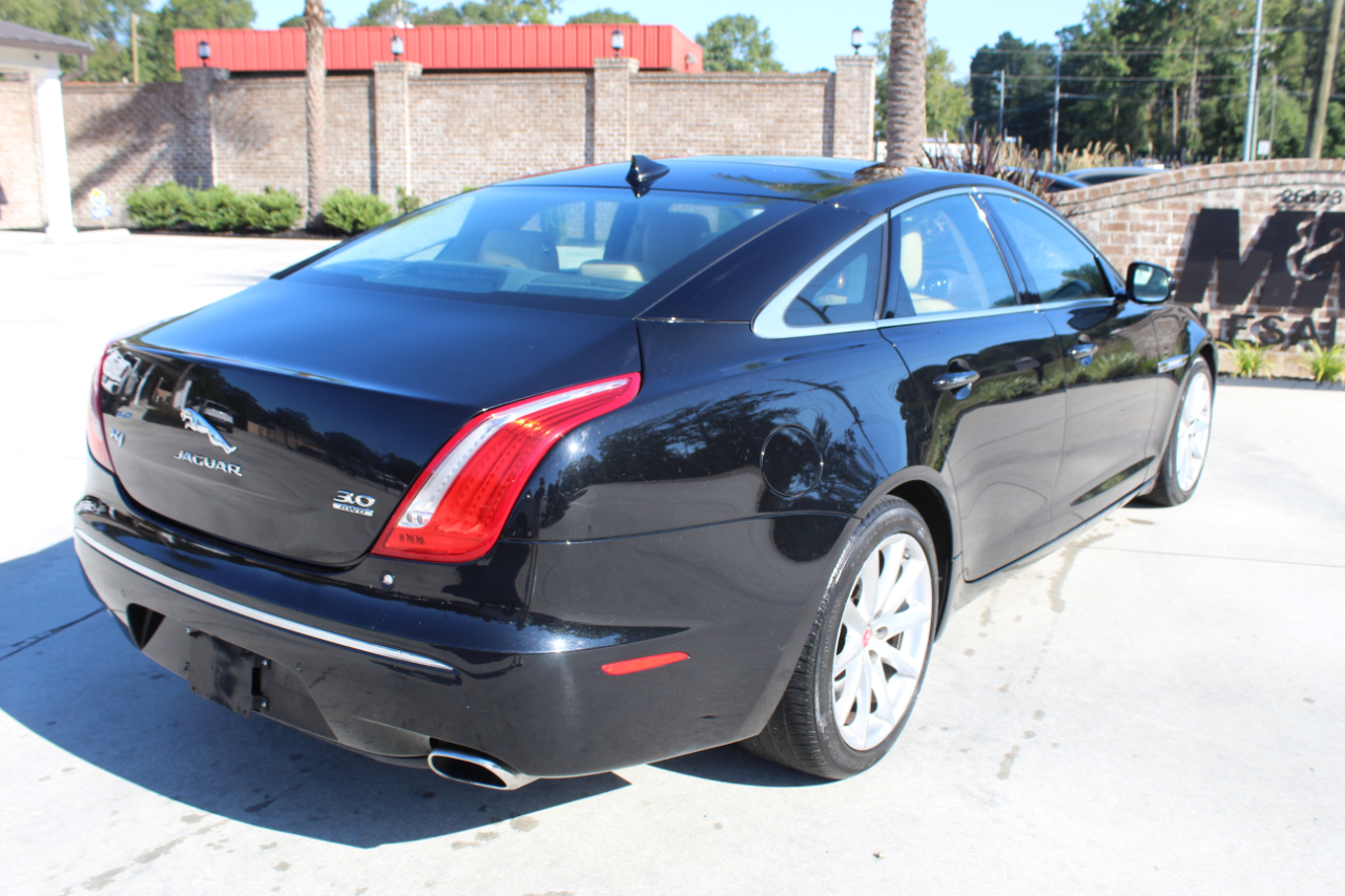2015 Jaguar XJ photo 6