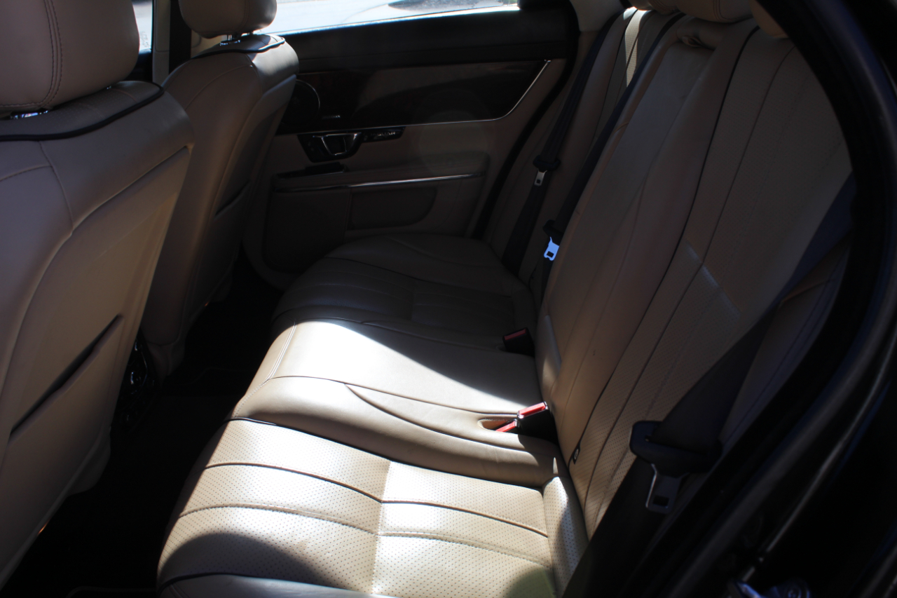 2015 Jaguar XJ photo 8
