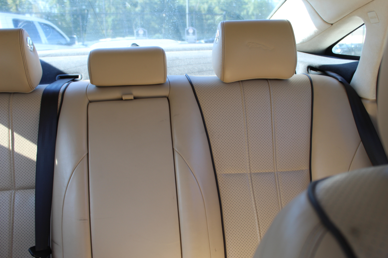 2015 Jaguar XJ photo 11