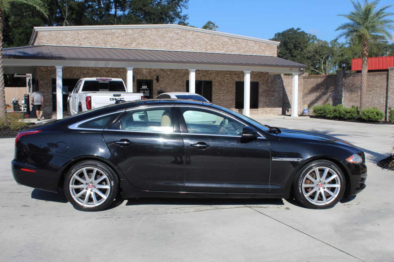 2015 Jaguar XJ photo 12