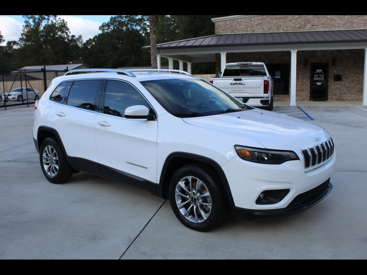 Jeep Cherokee Latitude Plus FWD 2019 Jeep Cherokee Latitude Plus FWD 2019
