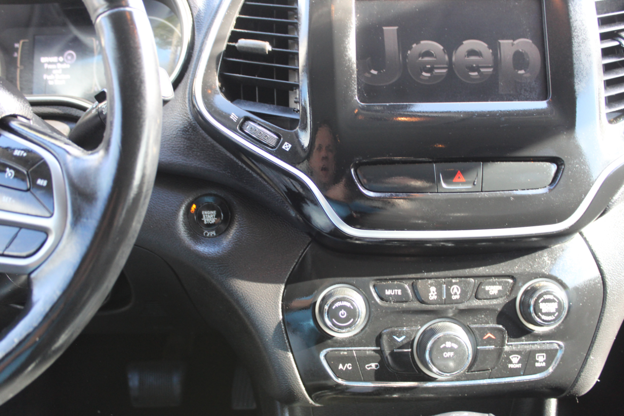 Jeep Cherokee Latitude Plus FWD 2019 Jeep Cherokee Latitude Plus FWD 2019