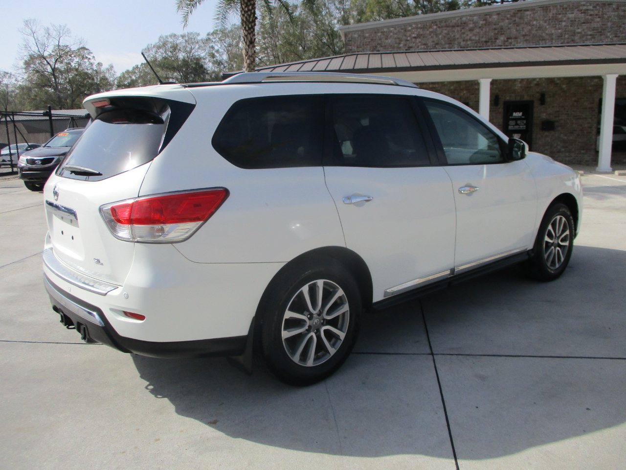 Nissan Pathfinder SL 2WD 2014