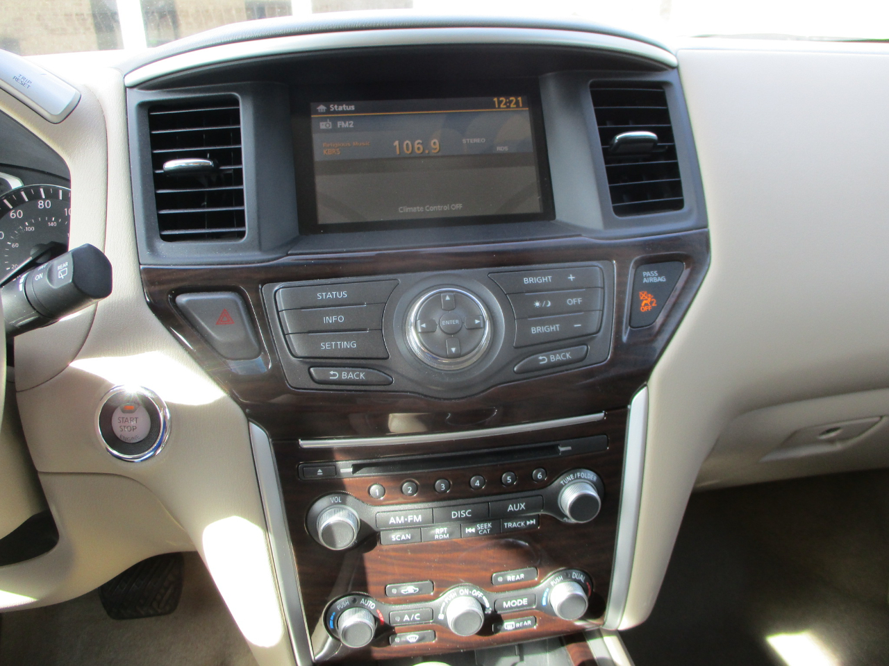 Nissan Pathfinder SL 2WD 2014