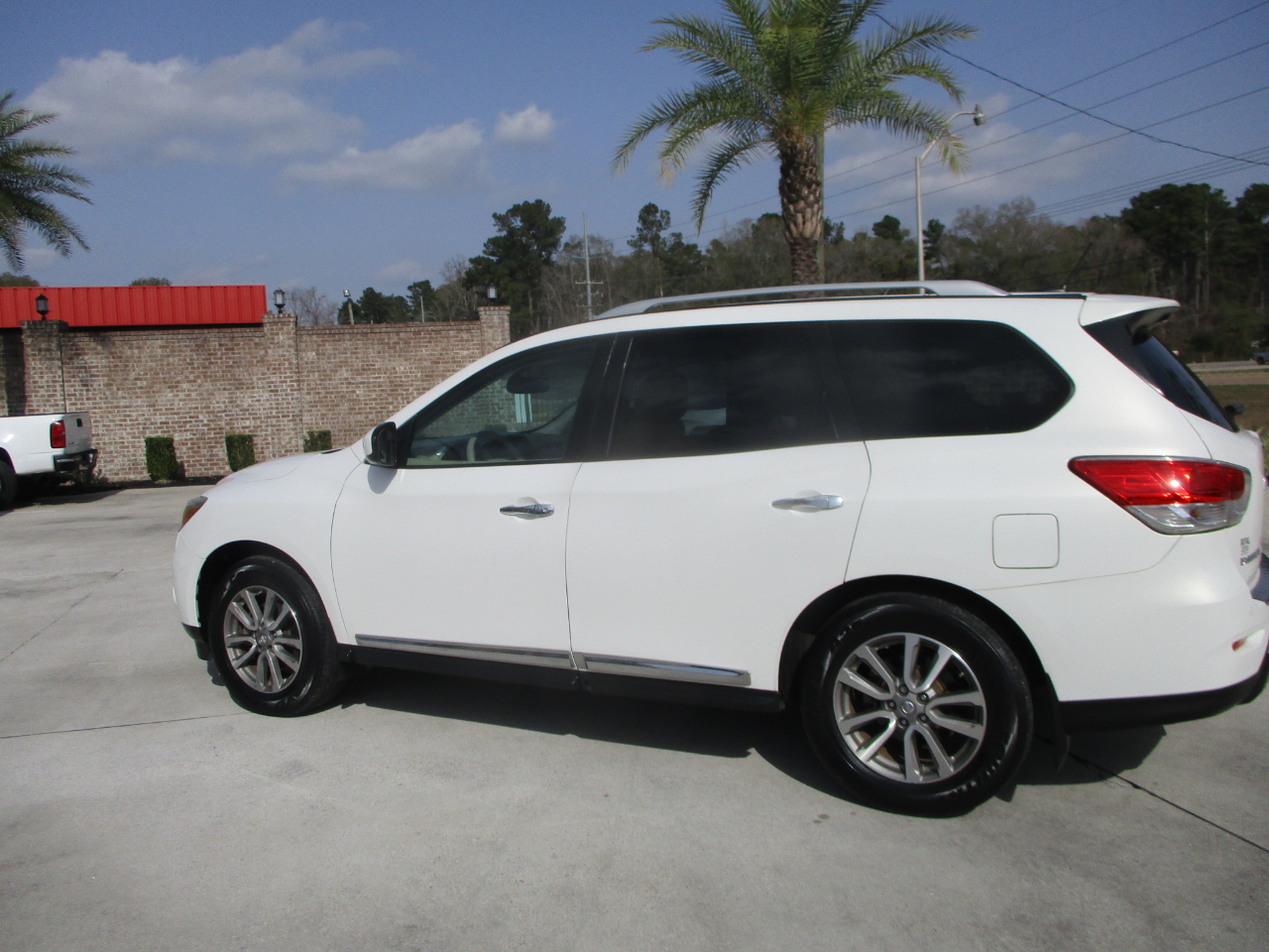 Nissan Pathfinder SL 2WD 2014