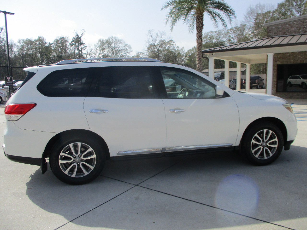 Nissan Pathfinder SL 2WD 2014