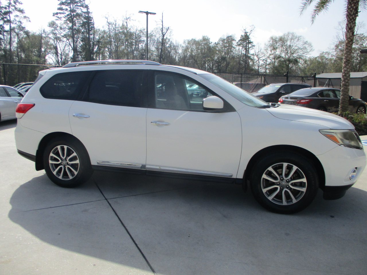 Nissan Pathfinder SL 2WD 2014