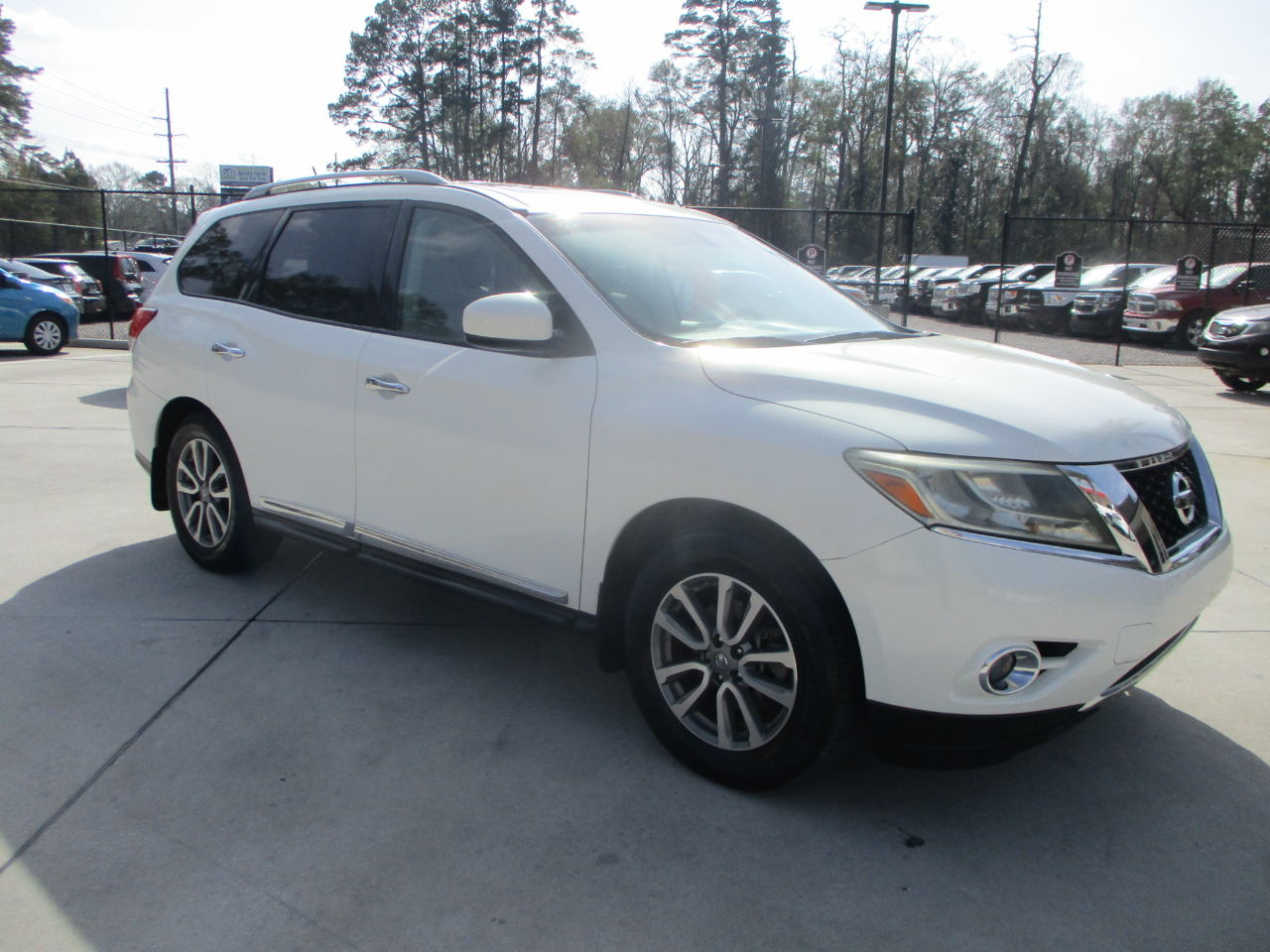 Nissan Pathfinder SL 2WD 2014