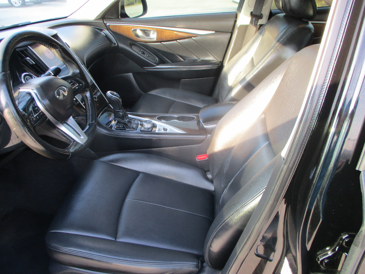 Infiniti Q50 3.0t LUXE 2019