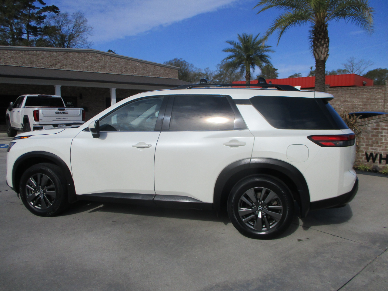 Nissan Pathfinder SV 2022