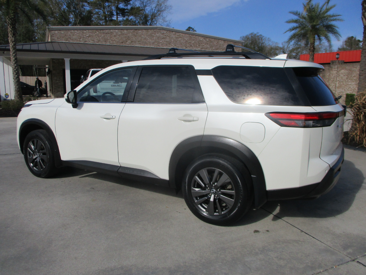 Nissan Pathfinder SV 2022