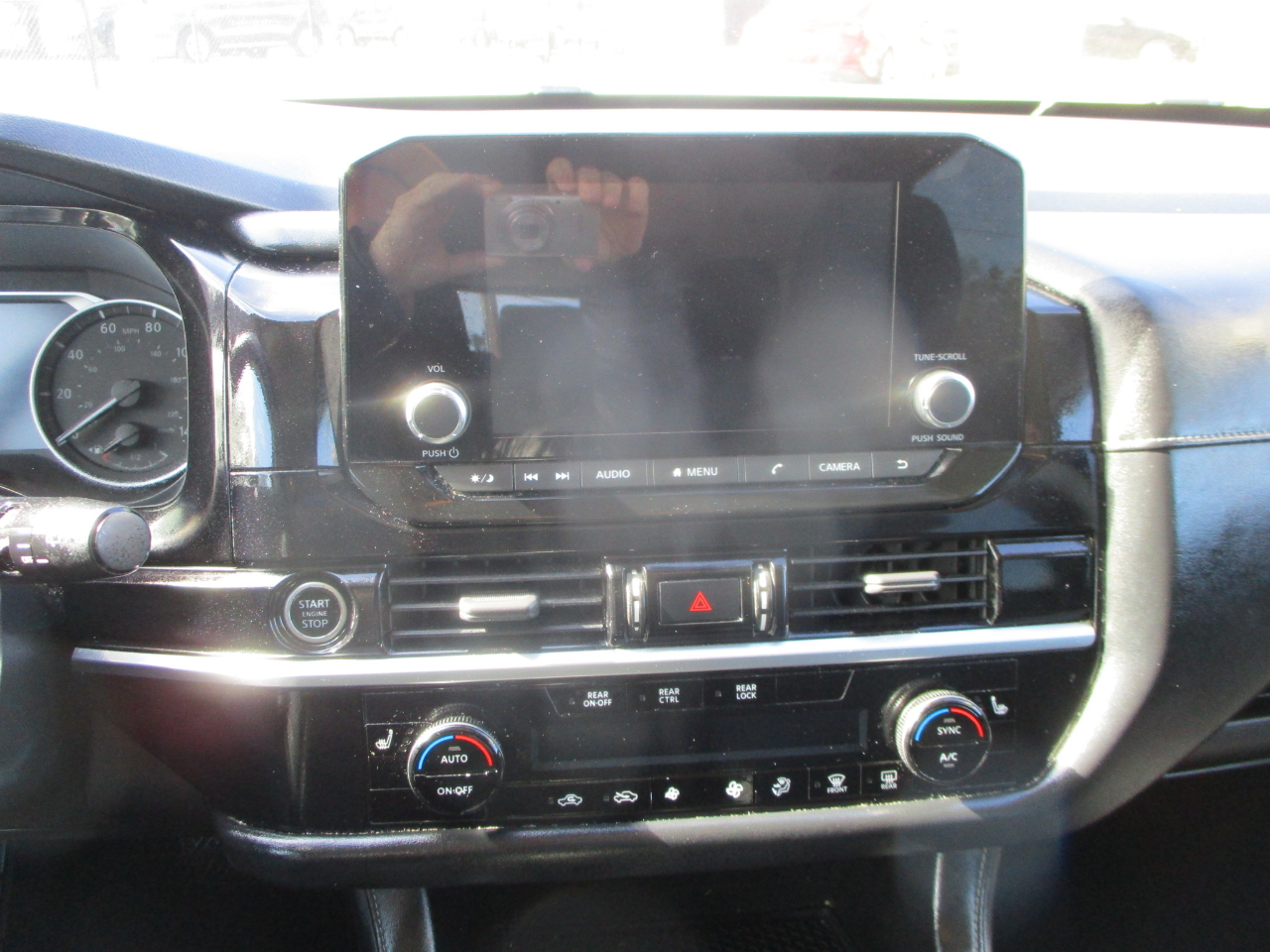 Nissan Pathfinder SV 2022