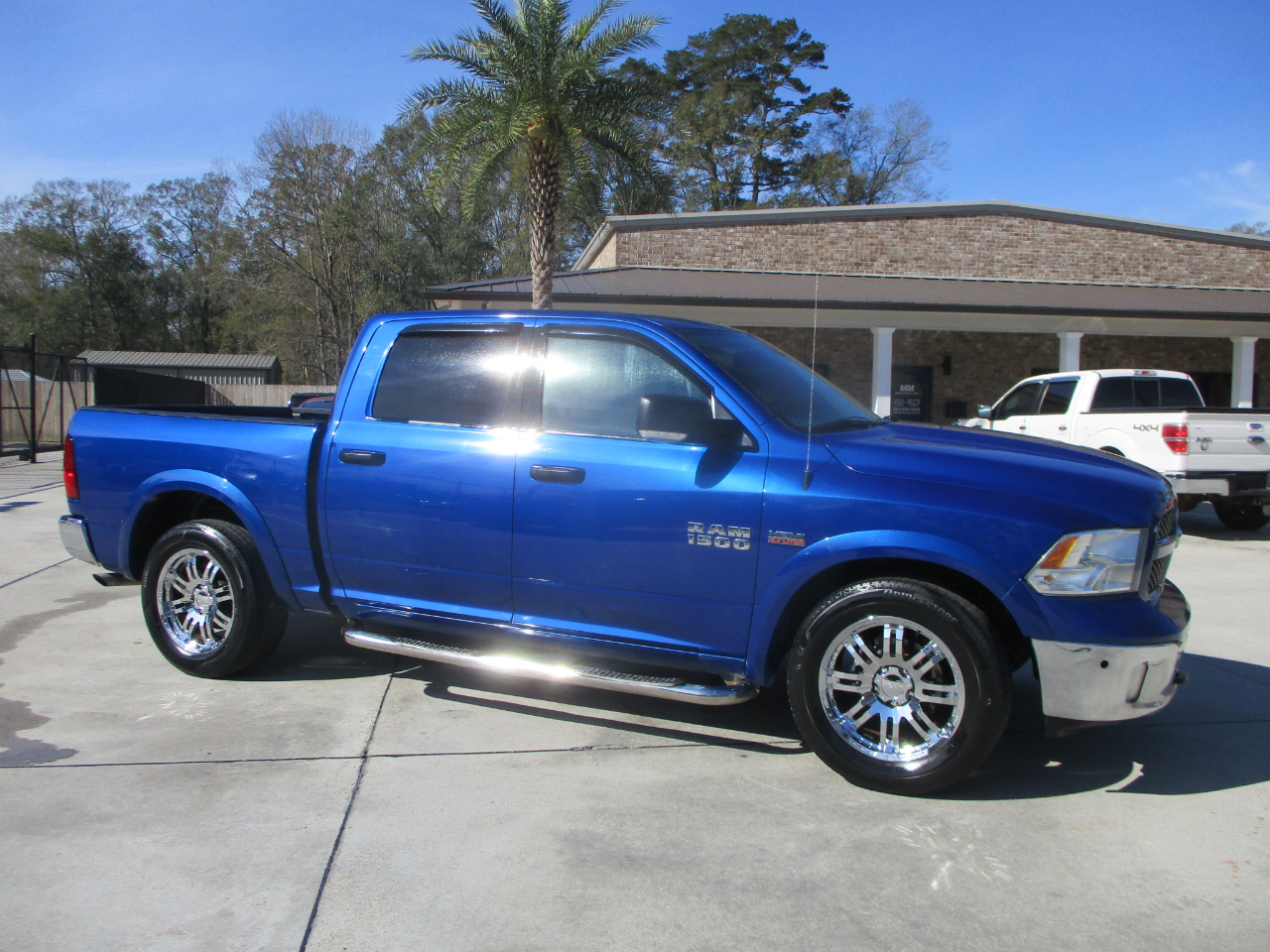 RAM 1500 Outdoorsman 4x4 Crew Cab 5'7" Box 2015